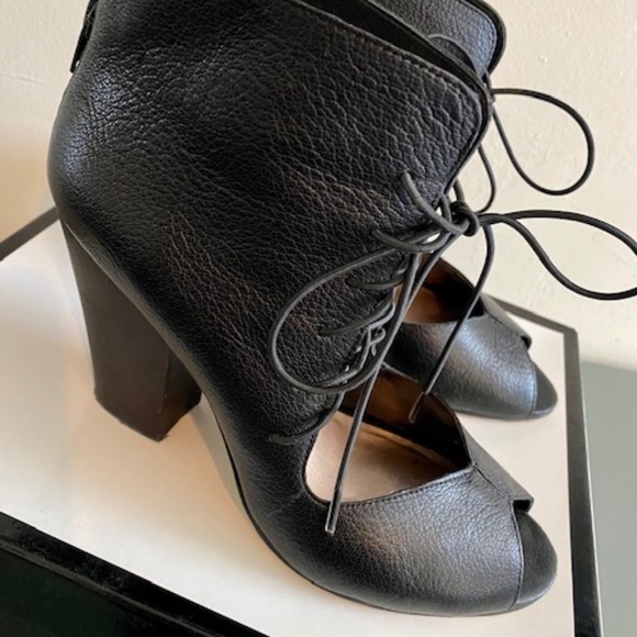 Nine West Peep toe lace up booties, Size Women's 7.5 - Picture 4 of 16